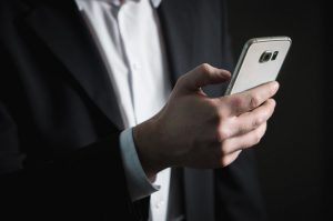 Voor op je mobiel Deutschland e business smartphone scherm 768x510 300x199 - Voor op je mobiel Deutschland-e-business-smartphone-scherm-768x510